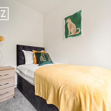 Spacious 4 Bedroom 3 Bath House For Families & Contractors With Free Parking, Fast Wi-Fi & Netflix By Firoz Property Management Leeds  Luaran gambar
