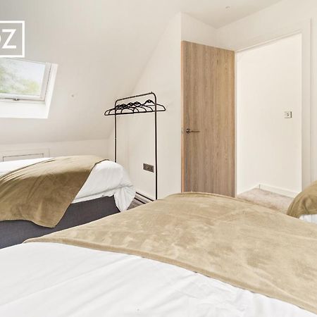 Spacious 4 Bedroom 3 Bath House For Families & Contractors With Free Parking, Fast Wi-Fi & Netflix By Firoz Property Management Leeds  Luaran gambar
