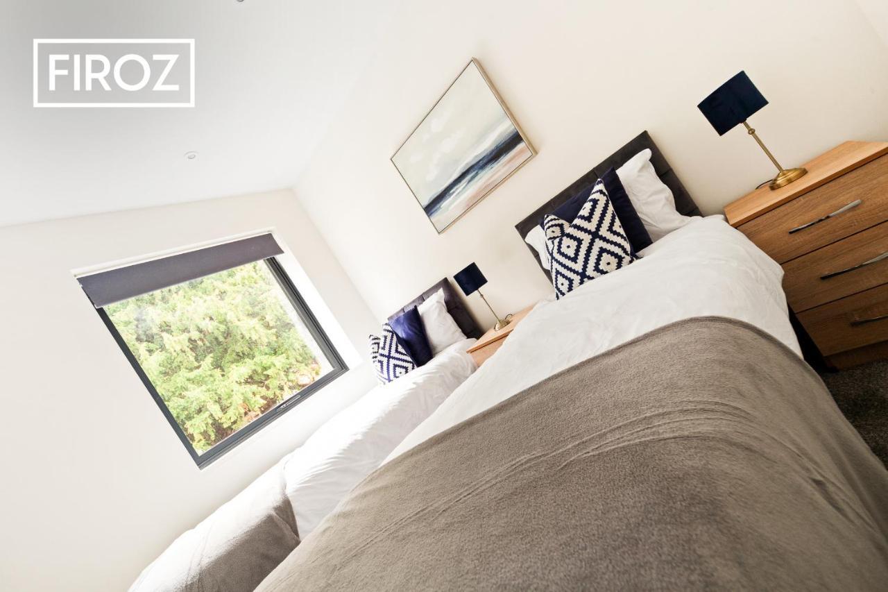 Spacious 4 Bedroom 3 Bath House For Families & Contractors With Free Parking, Fast Wi-Fi & Netflix By Firoz Property Management Leeds  Luaran gambar