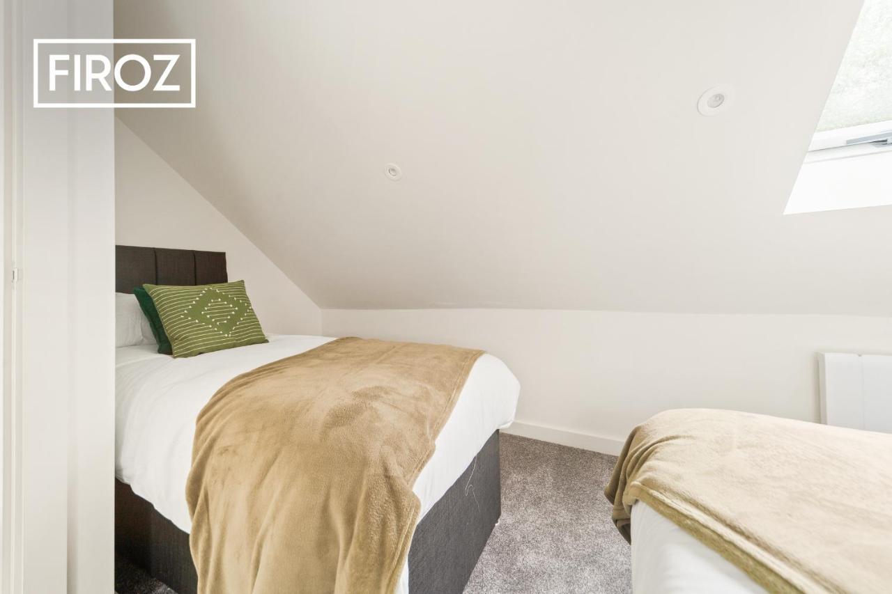 Spacious 4 Bedroom 3 Bath House For Families & Contractors With Free Parking, Fast Wi-Fi & Netflix By Firoz Property Management Leeds  Luaran gambar